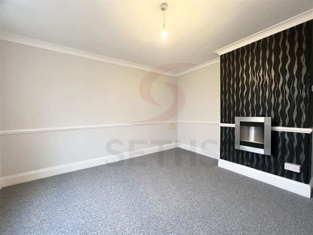 Property photo 3 of 10 Lounge