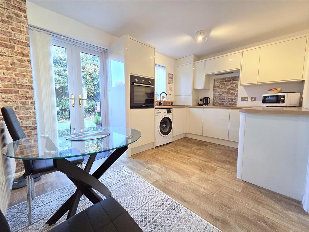 Property photo 2 of 12 Kitchen Diner