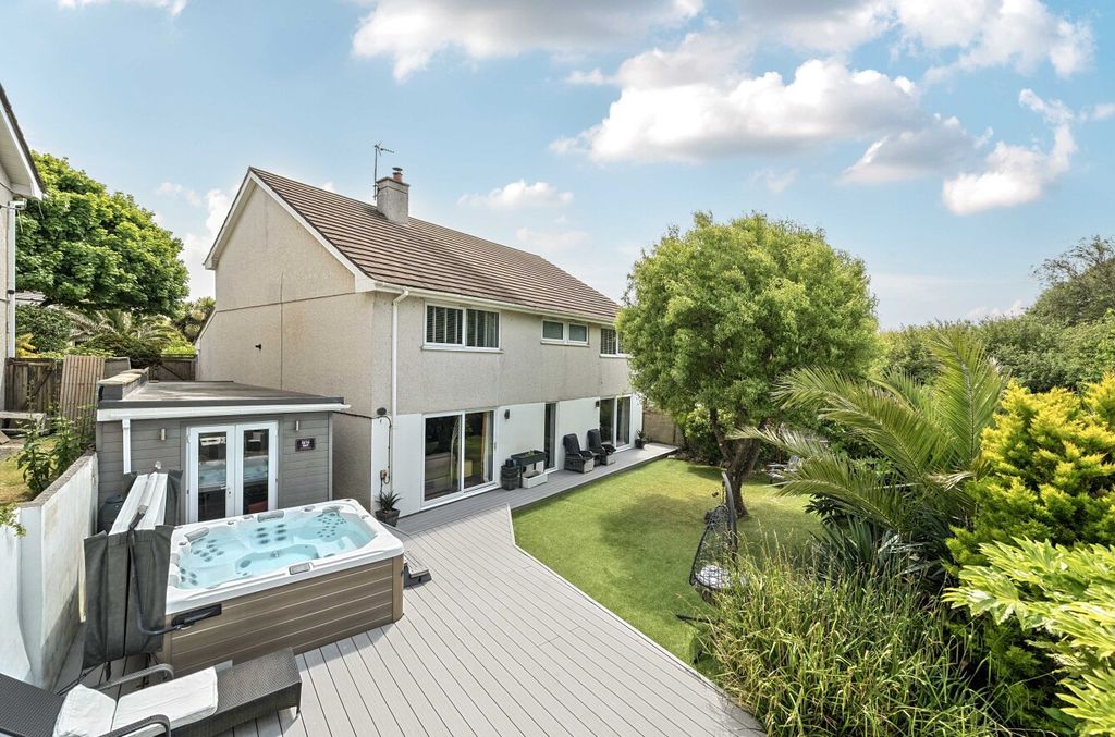 Property photo 1 of 19 1296591-1-6830728...