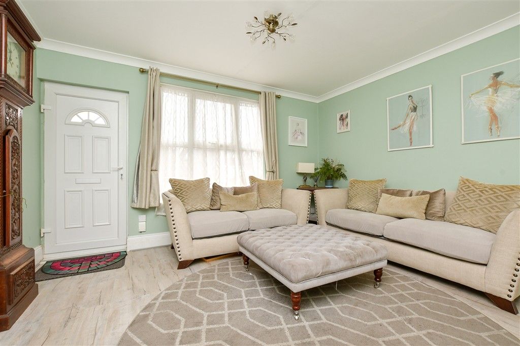 Property photo 1 of 14 Lounge