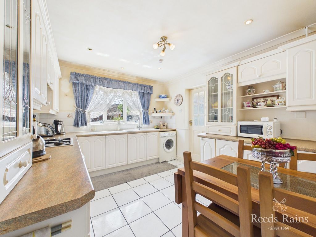 Property photo 3 of 23 Breakfast Kitchen
