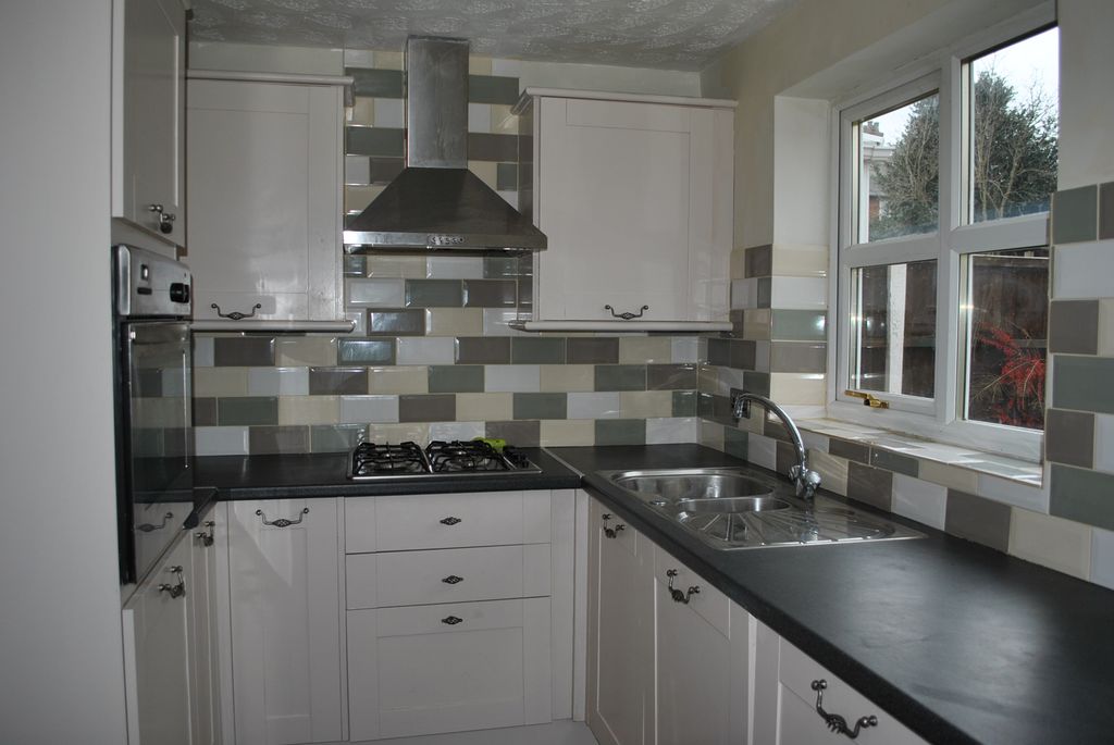 Property photo 2 of 12 Kitchen