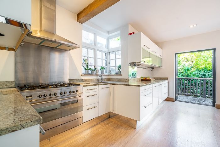Property photo 1 of 20 16-Hampstead-Gard...