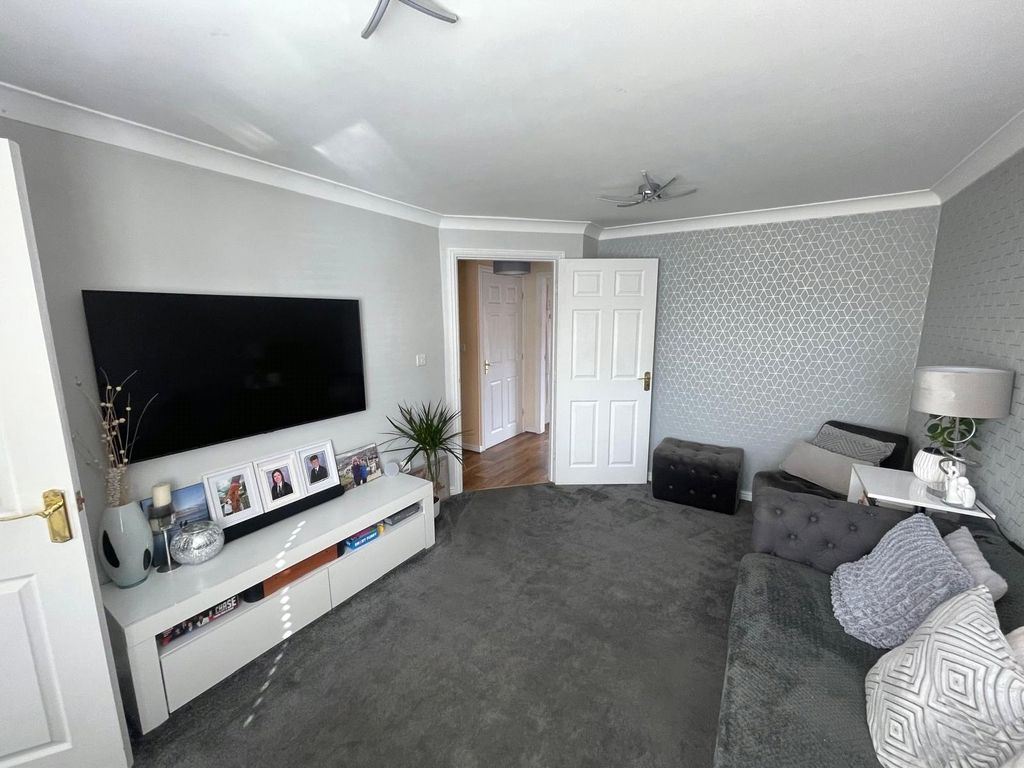 Property photo 3 of 11 Picture No. 27