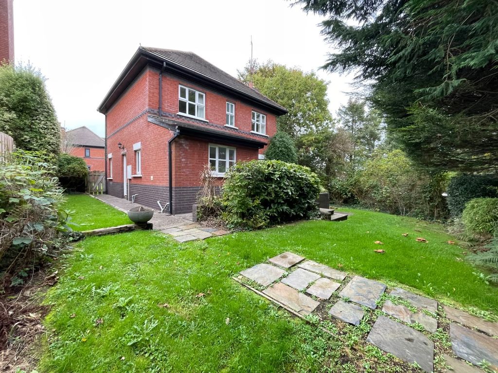 Property photo 2 of 17