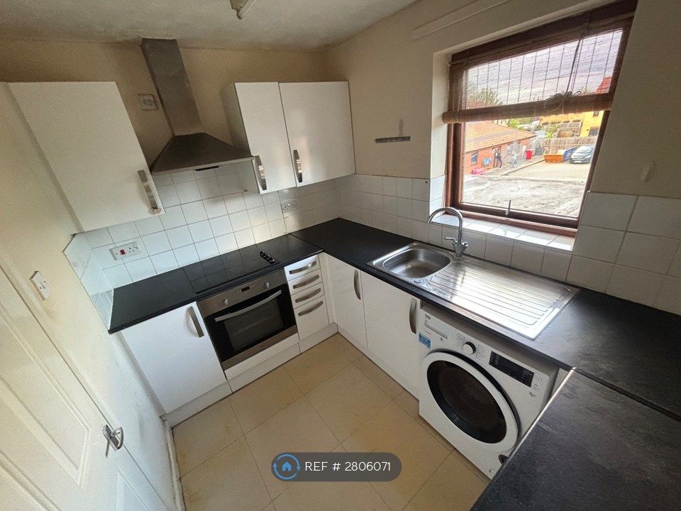 Property photo 1 of 6 Kitchen