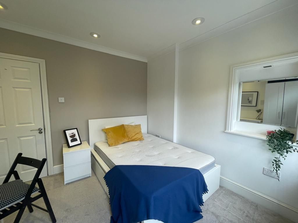 Property photo 2 of 12 Bedroom