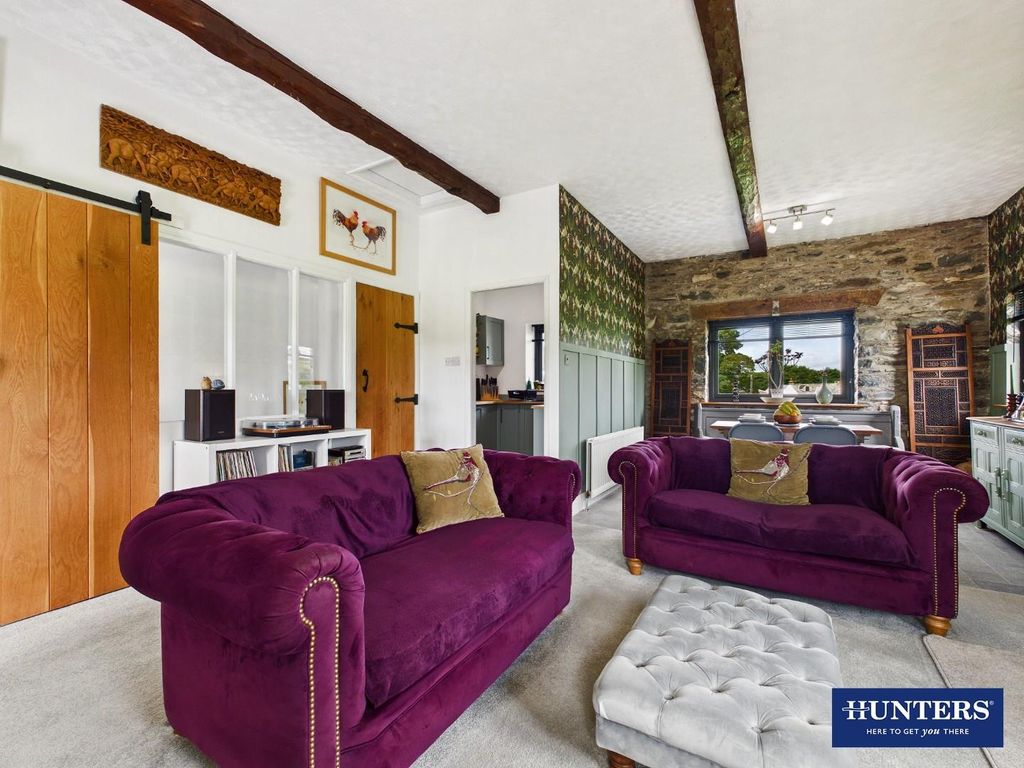 Property photo 3 of 33 Living Room