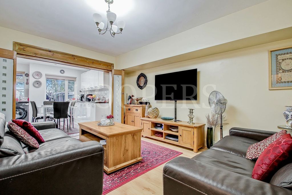 Property photo 2 of 11