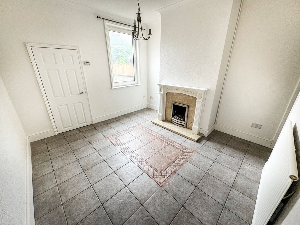 Property photo 3 of 9 Dining Room