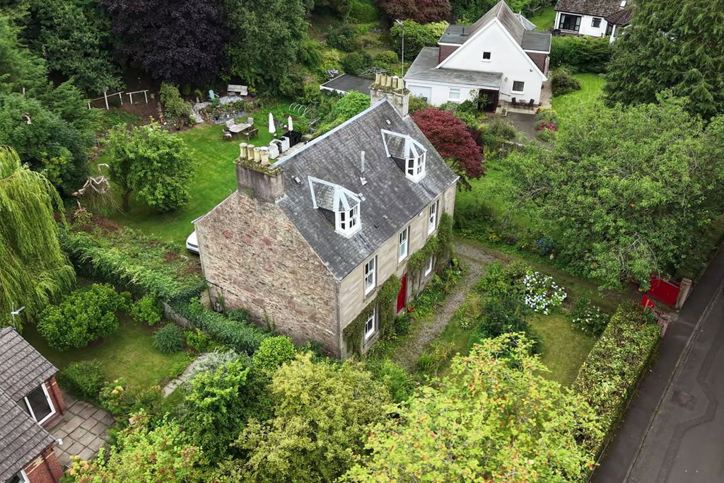 Property photo 1 of 25