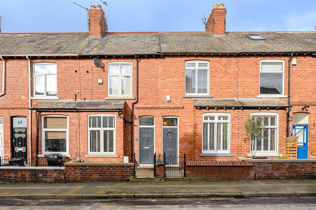 Property photo 1 of 15 External