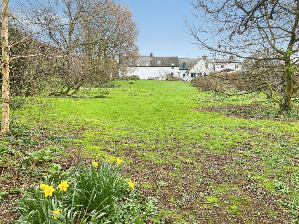 Property photo 2 of 21