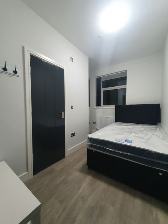 Property photo 1 of 11 En-Suite Room To Rent In A Shared Flat