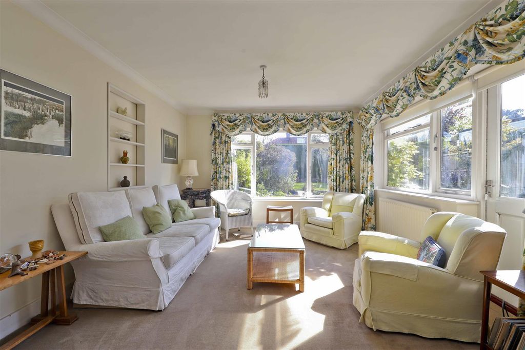 Property photo 3 of 20 Living Room