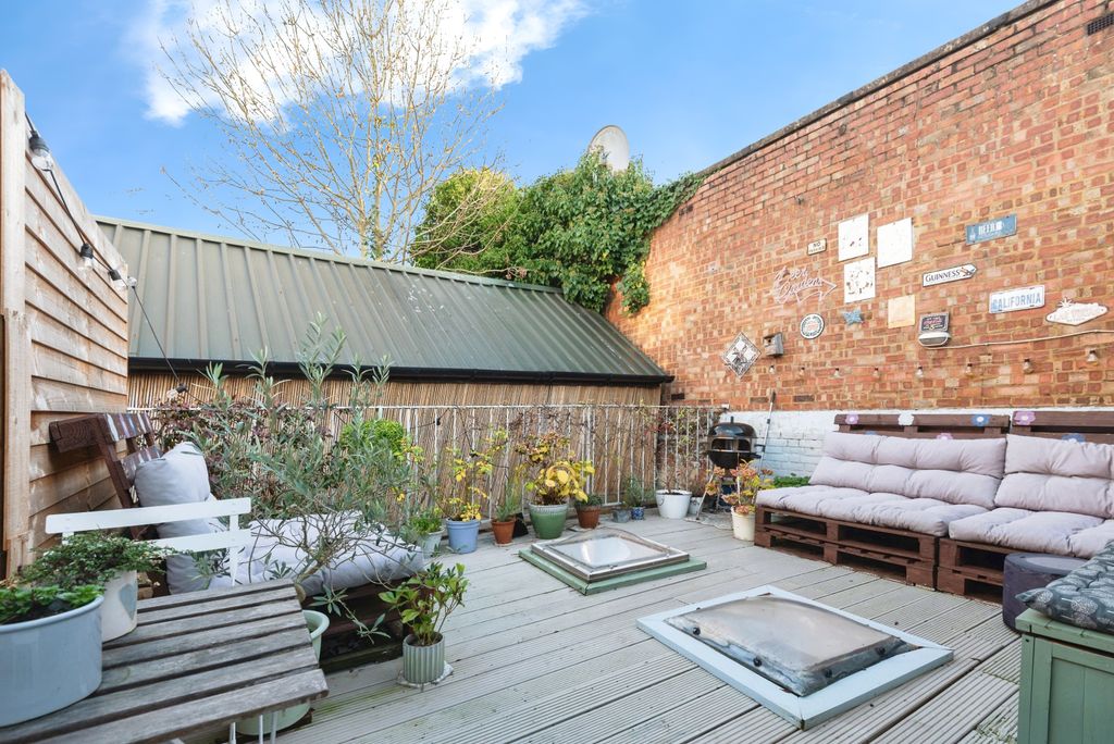 Property photo 2 of 10 Sun Terrace