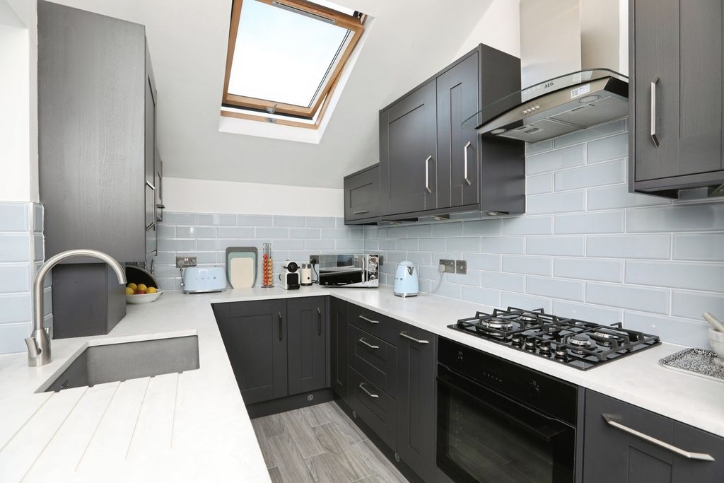 Property photo 3 of 17 Kitchen