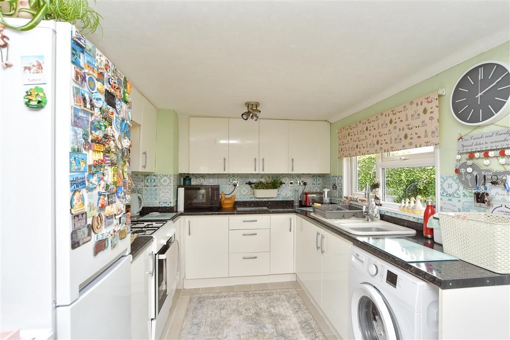Property photo 3 of 9 Kitchen/Dining Area