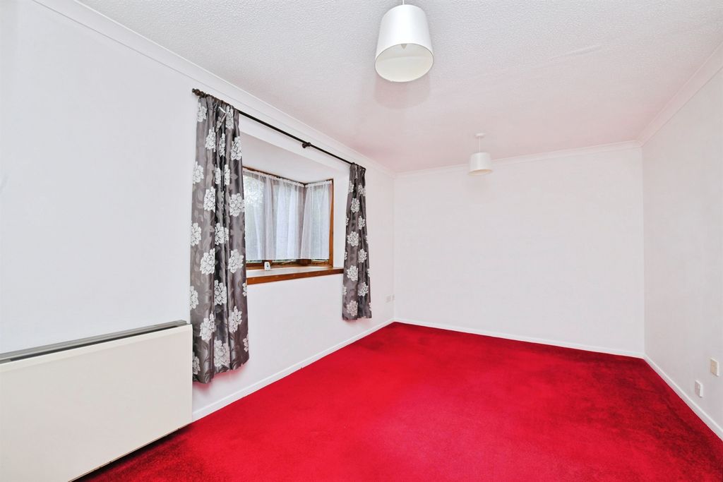 Property photo 3 of 11 Lounge