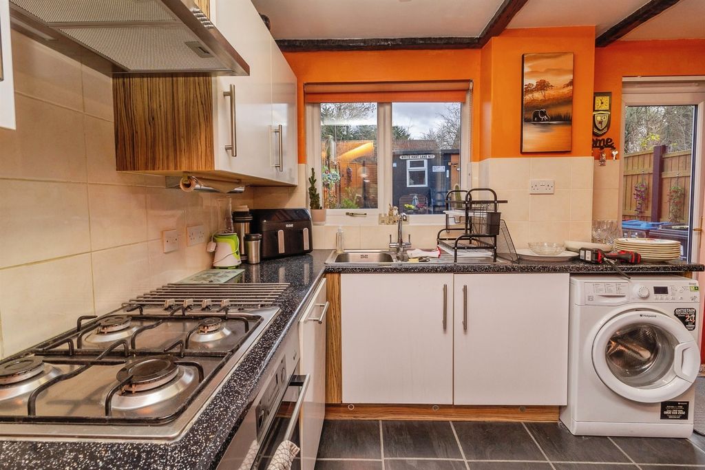 Property photo 2 of 20