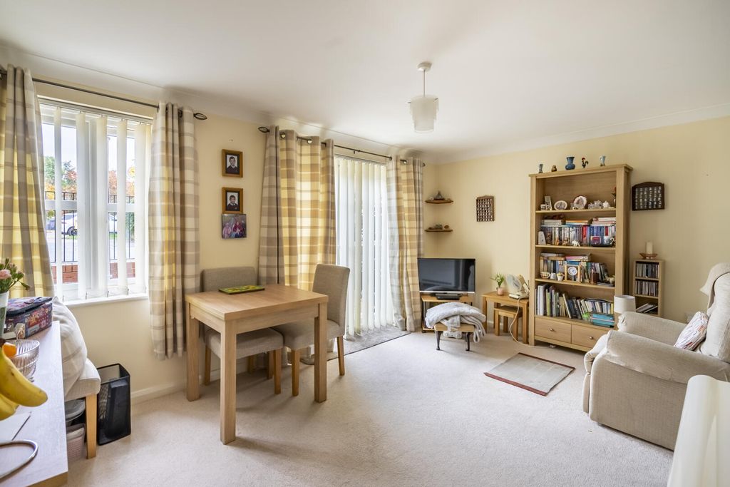 Property photo 2 of 11 Living Room