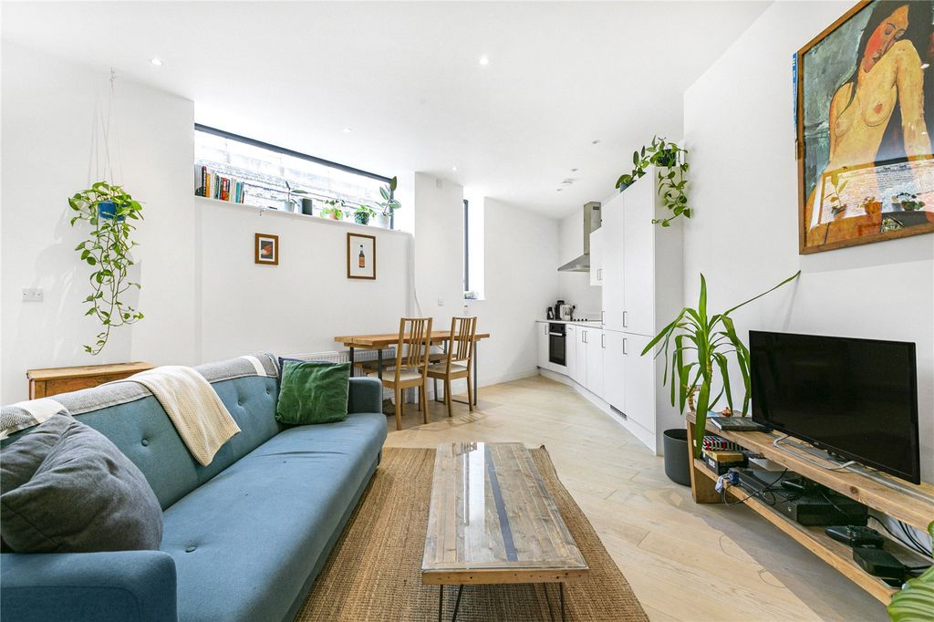 Property photo 2 of 13 Picture No. 15