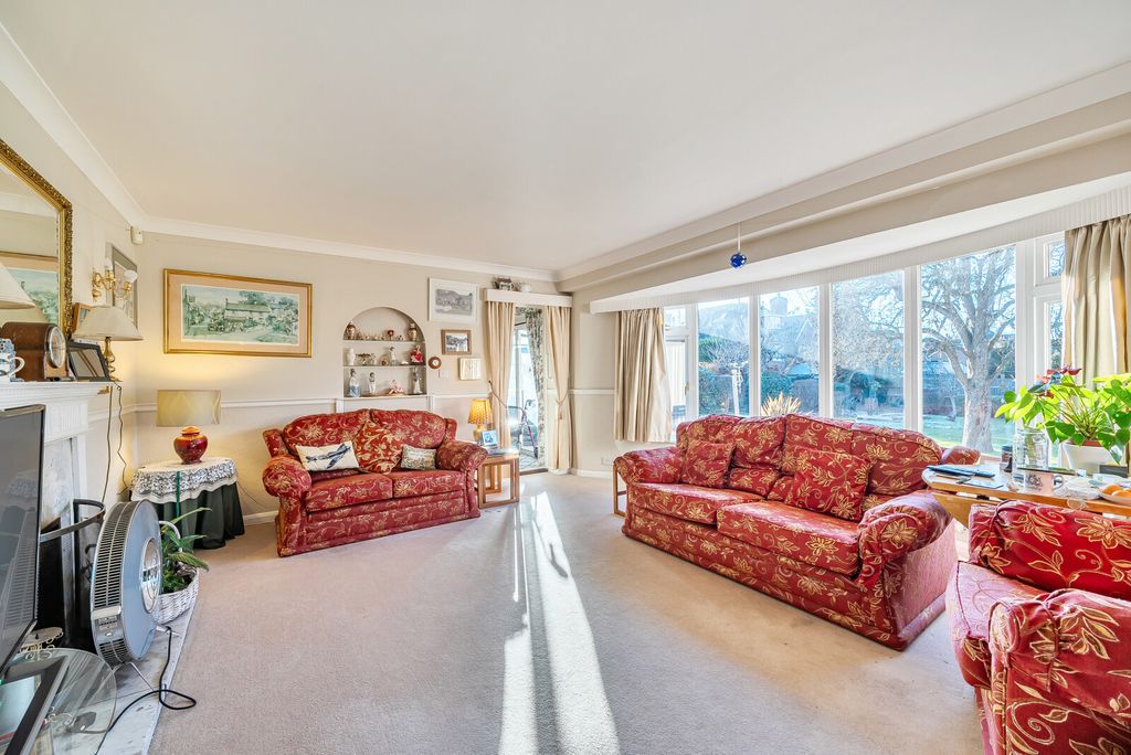 Property photo 2 of 21 1396153-16-695d3A...