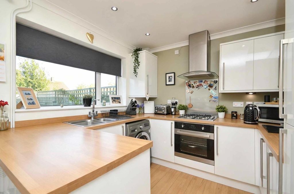 Property photo 3 of 19 Kitchen/Dining Room