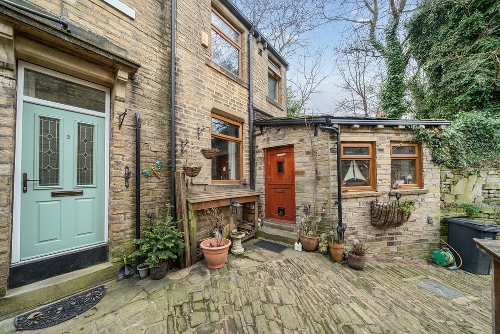 Property photo 1 of 13 External