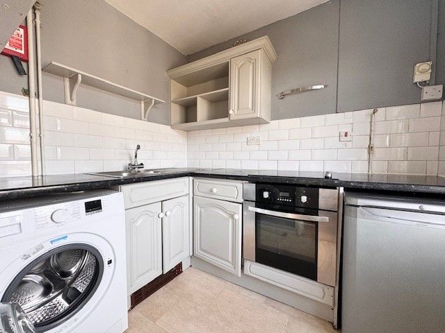 Property photo 3 of 6 Kitchen