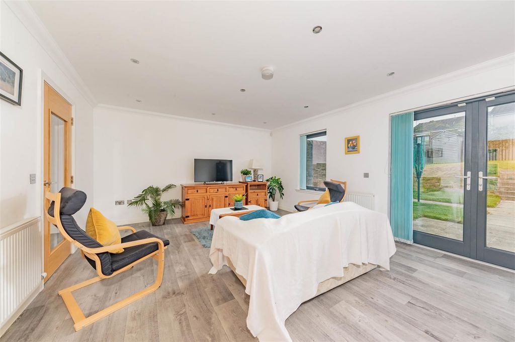 Property photo 2 of 22 64 Cotton Road Dundee-2.Jpg
