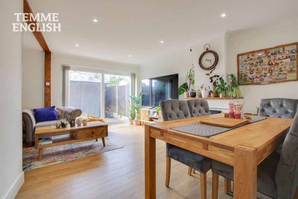 Property photo 2 of 20