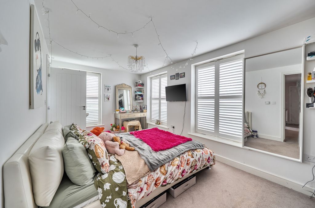 Property photo 2 of 12 1422548-11-69Aadd...