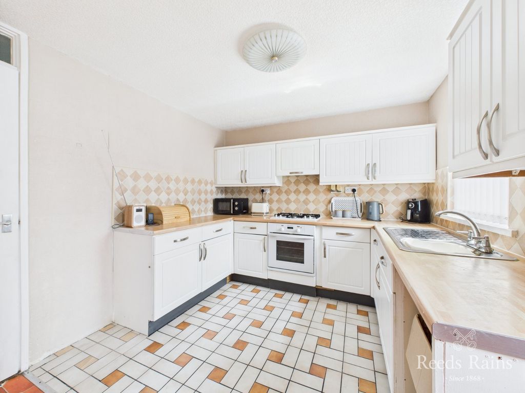 Property photo 2 of 17 Dining Kitchen