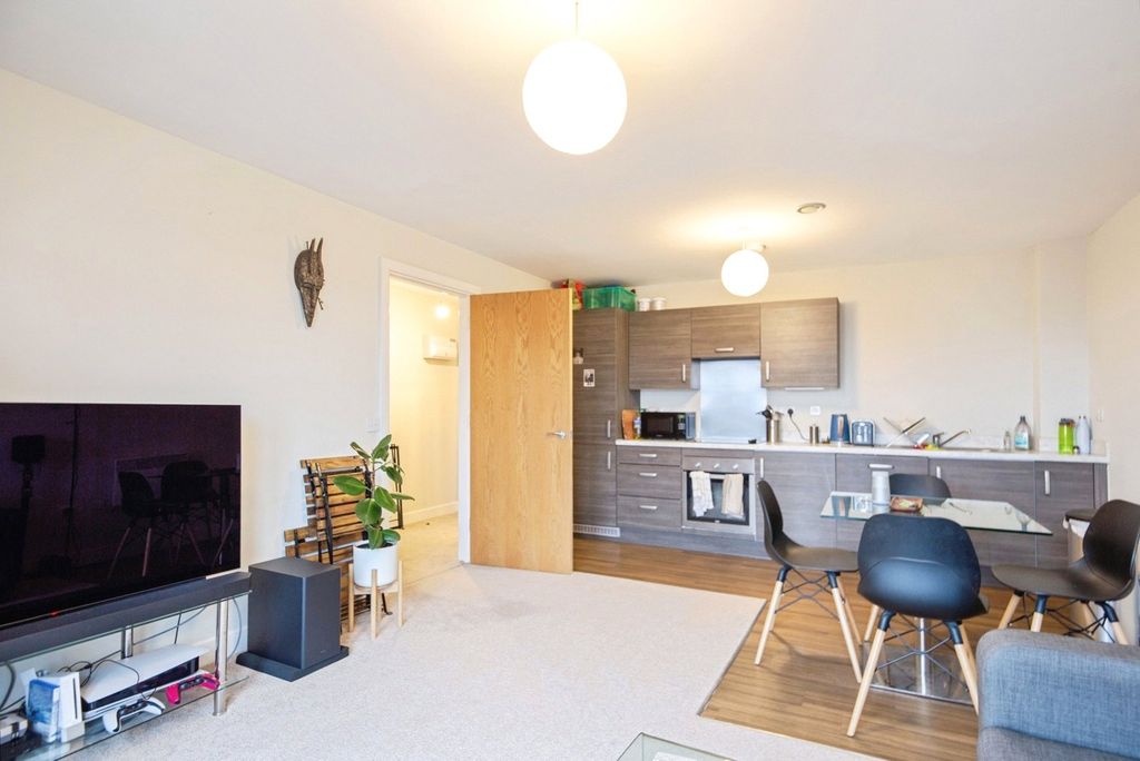 Property photo 2 of 11 Pbox-Img.Jpg