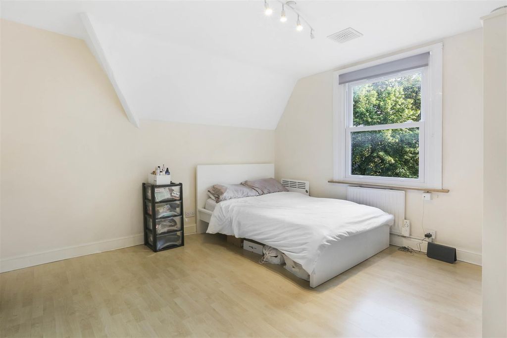 Property photo 3 of 9 1322501394 - 8.Jpg