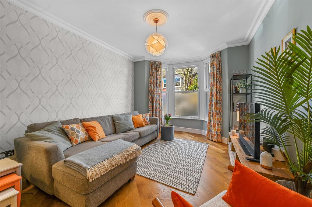 Property photo 3 of 35 Living Room