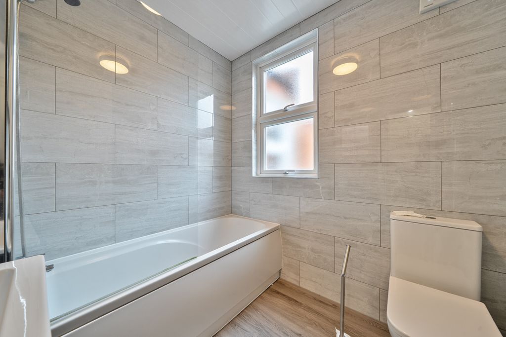 Property photo 3 of 22 1327877-12-6888d9...