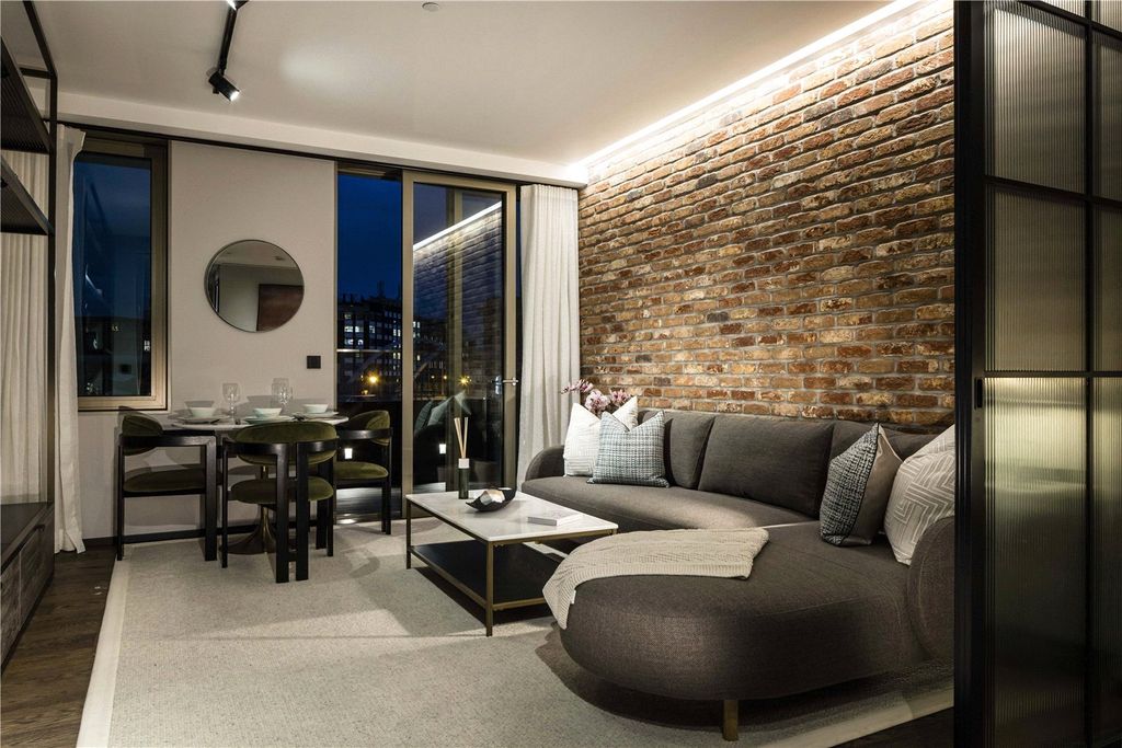 Property photo 1 of 13 Living Room