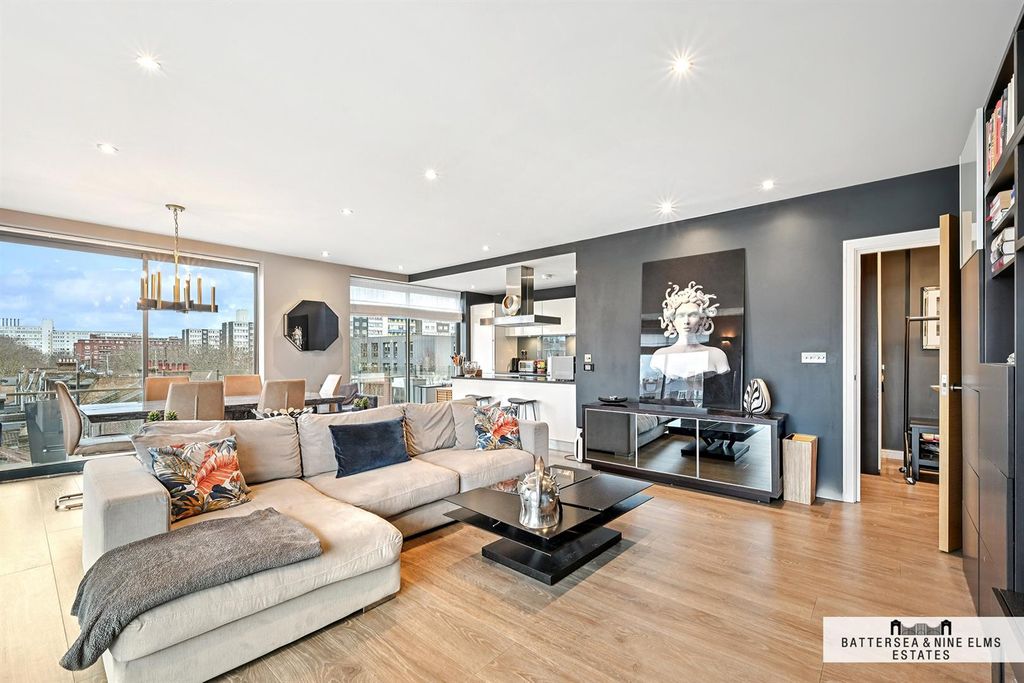 Property photo 3 of 18