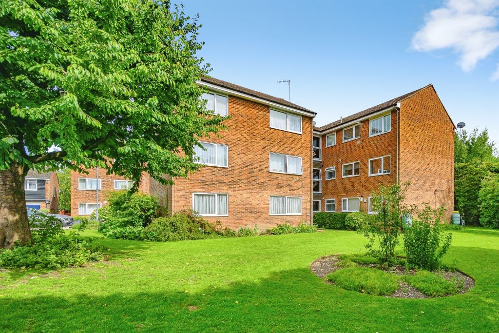 2 bed flat for saleRiverside Close, Kings Langley WD4