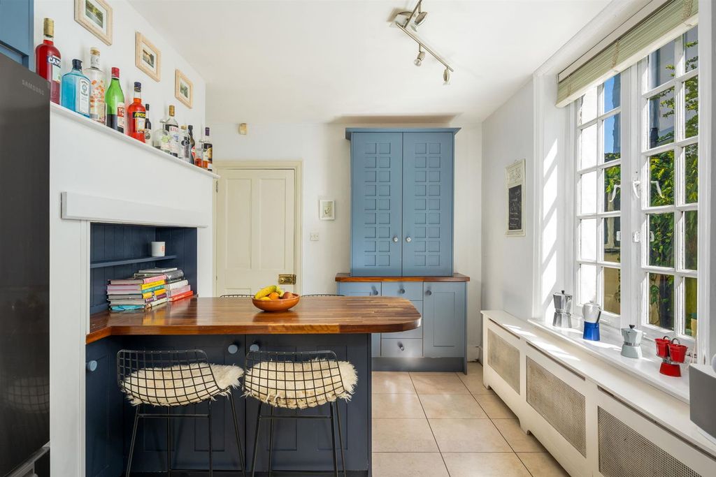 Additional image 12 of 6 bed detached house for saleBasmore Lane, Lower Shiplake, Henley-On-Thames RG9