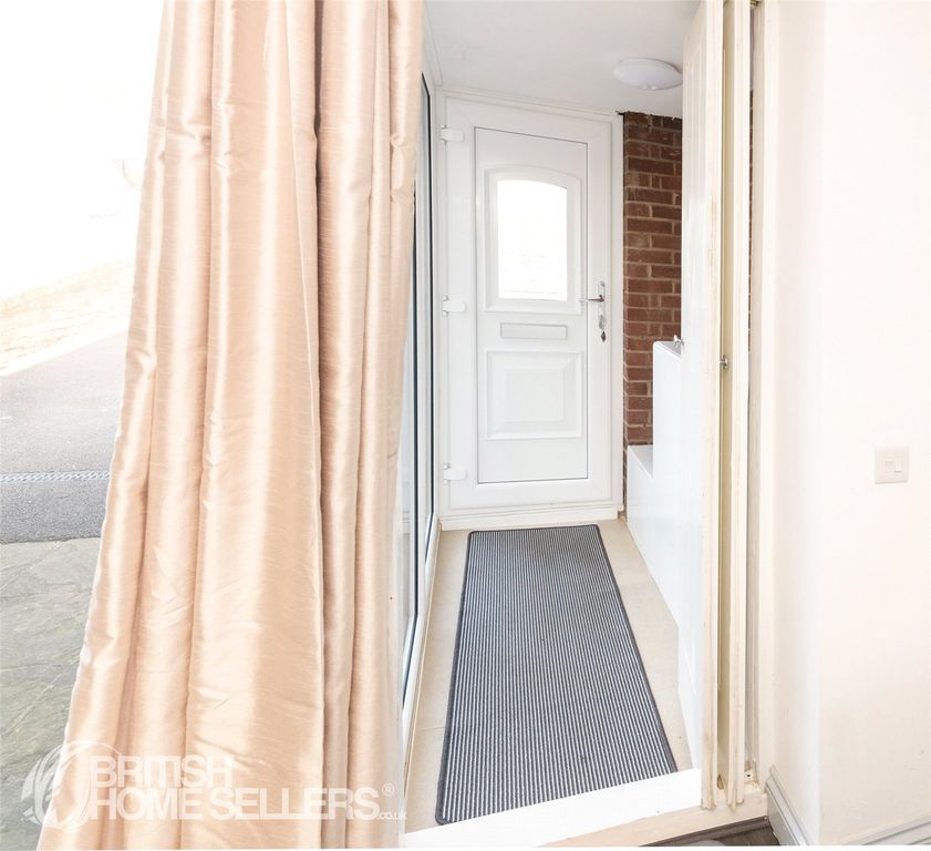 Property photo 2 of 15 Picture No. 12