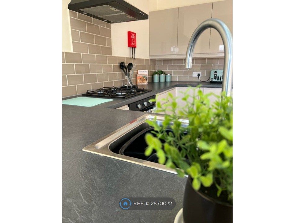 Property photo 2 of 35