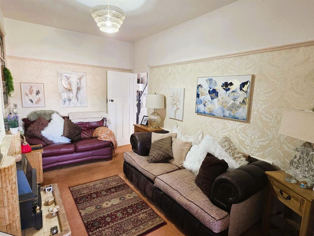 Property photo 2 of 25