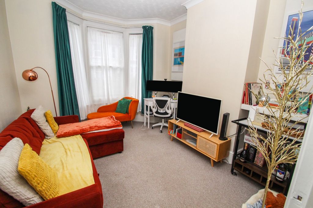 Property photo 2 of 12 3287361