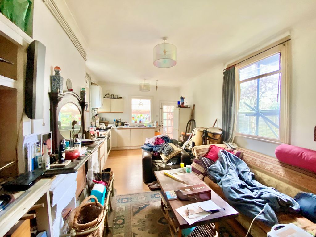 Property photo 2 of 21