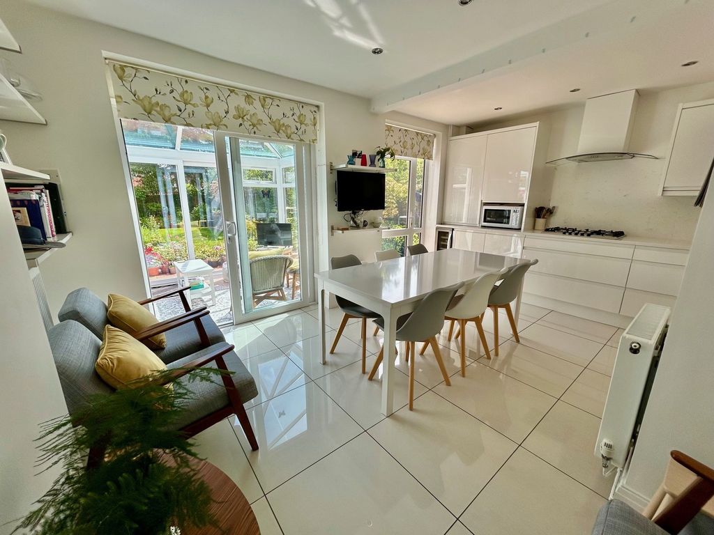Property photo 2 of 29 Dining Kitchen