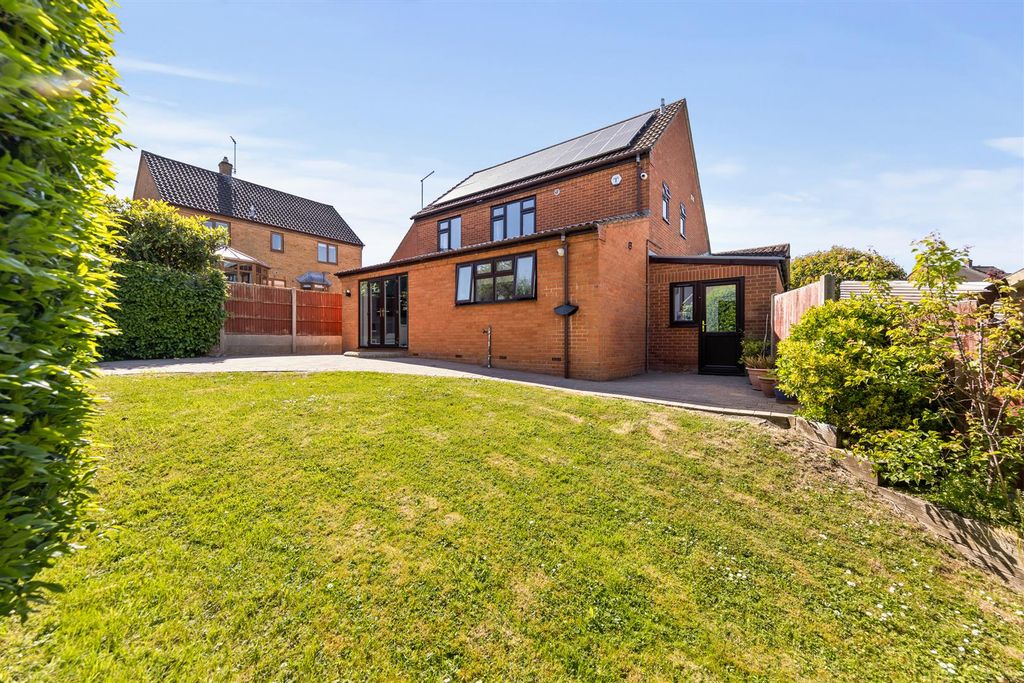 Property photo 1 of 32 18Chatsworthweb06.Jpg