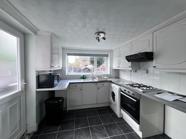 Property photo 3 of 9 Kitchen.Jpg